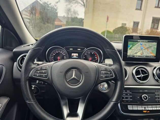 Mercedes-Benz GLA 180 /Automatik/LED/Navi – Image 13