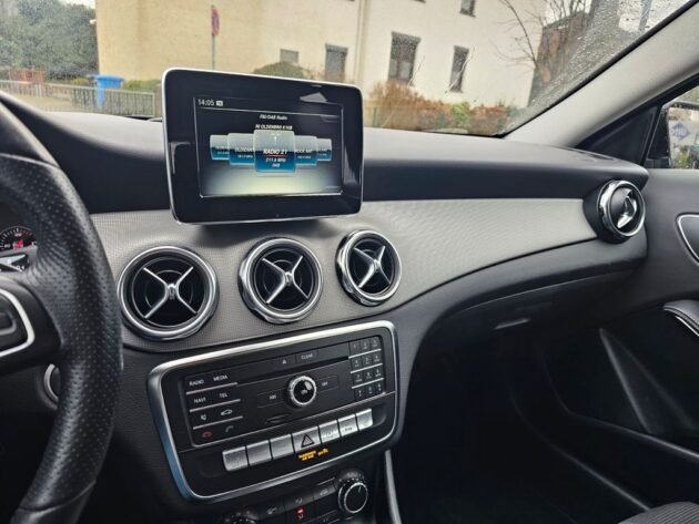 Mercedes-Benz GLA 180 /Automatik/LED/Navi – Image 18