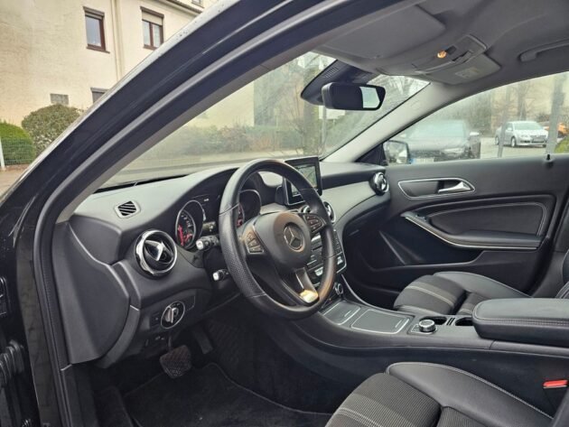 Mercedes-Benz GLA 180 /Automatik/LED/Navi – Image 11