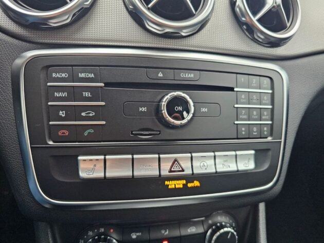 Mercedes-Benz GLA 180 /Automatik/LED/Navi – Image 16